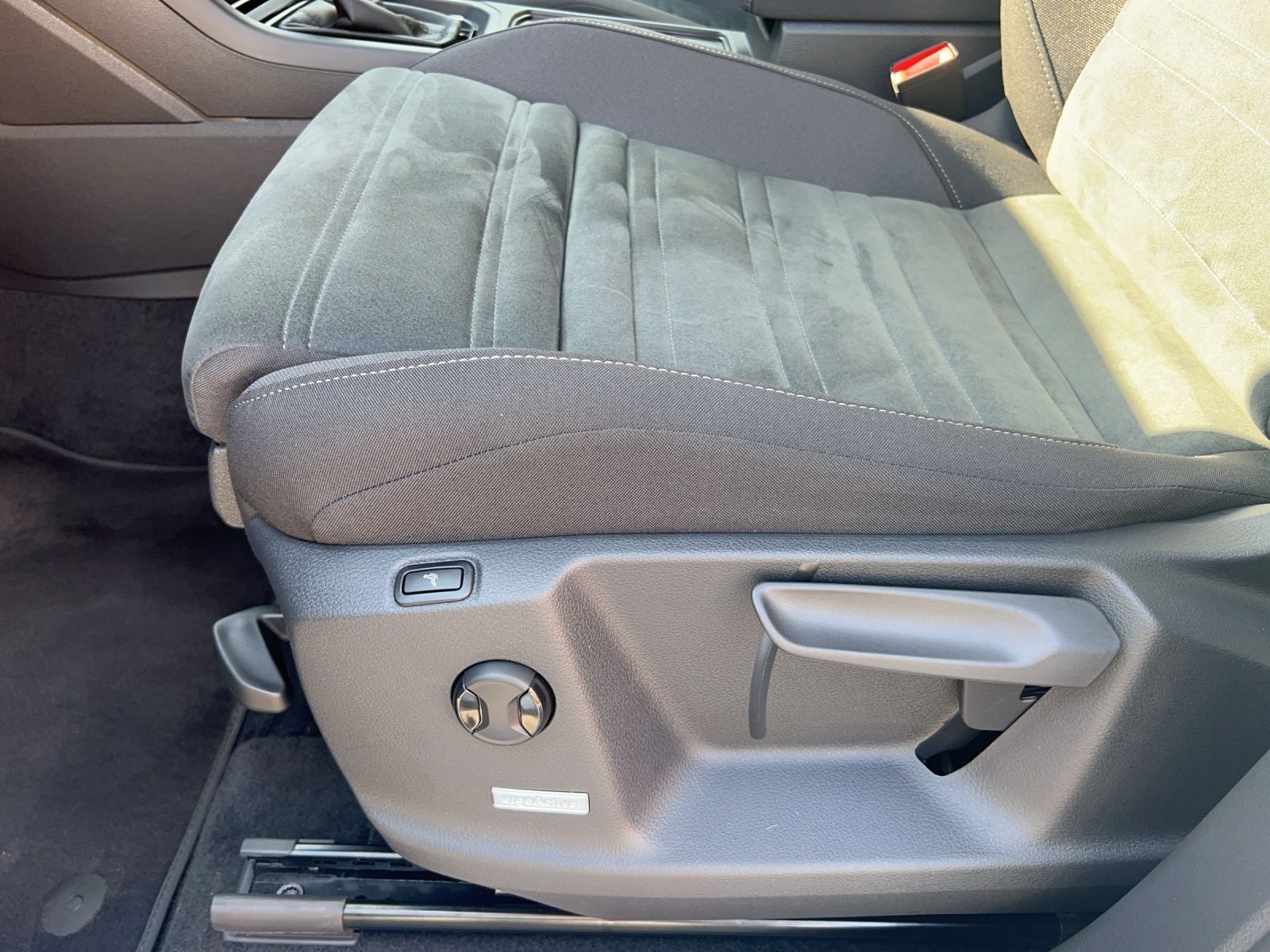 Touran Highline 1.5 TSI DSG AHK*Navi*ACC*Standhz