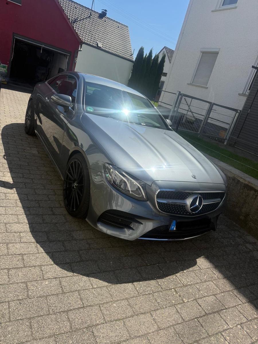 Mercedes-Benz E 200  Coupé AMG-Line LED Widescreen 