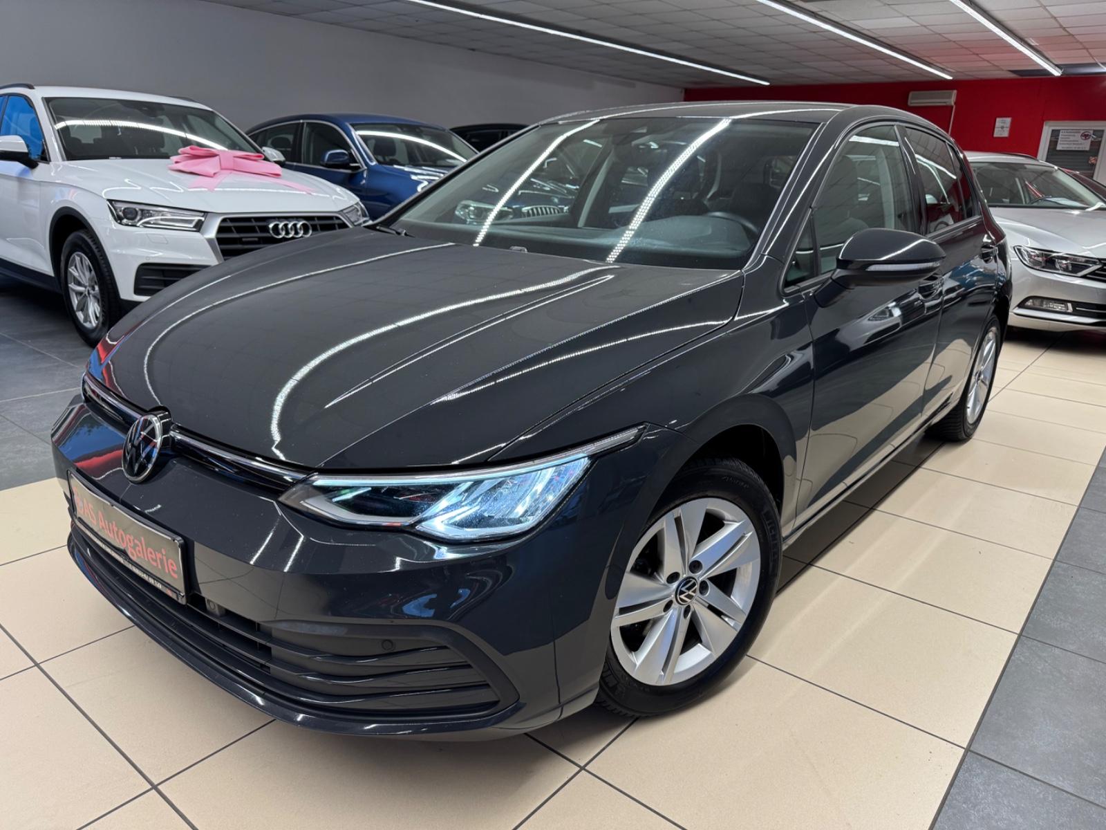 Volkswagen Golf VIII 1.5 TSI Lim. Life 1.Hand Navi