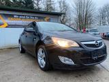 Opel Astra J Sports Tourer Sport - Opel Astra aus 2011 mit Diesel-Antrieb