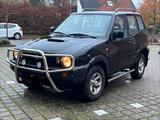 Nissan Terrano II 2.4 i 4x4 / Allrad - Nissan Terrano: Geländewagen