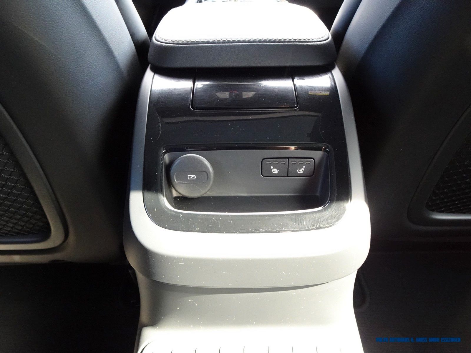 Volvo V60 T6 AWD Recharge Geartronic Plus Dark foto 17