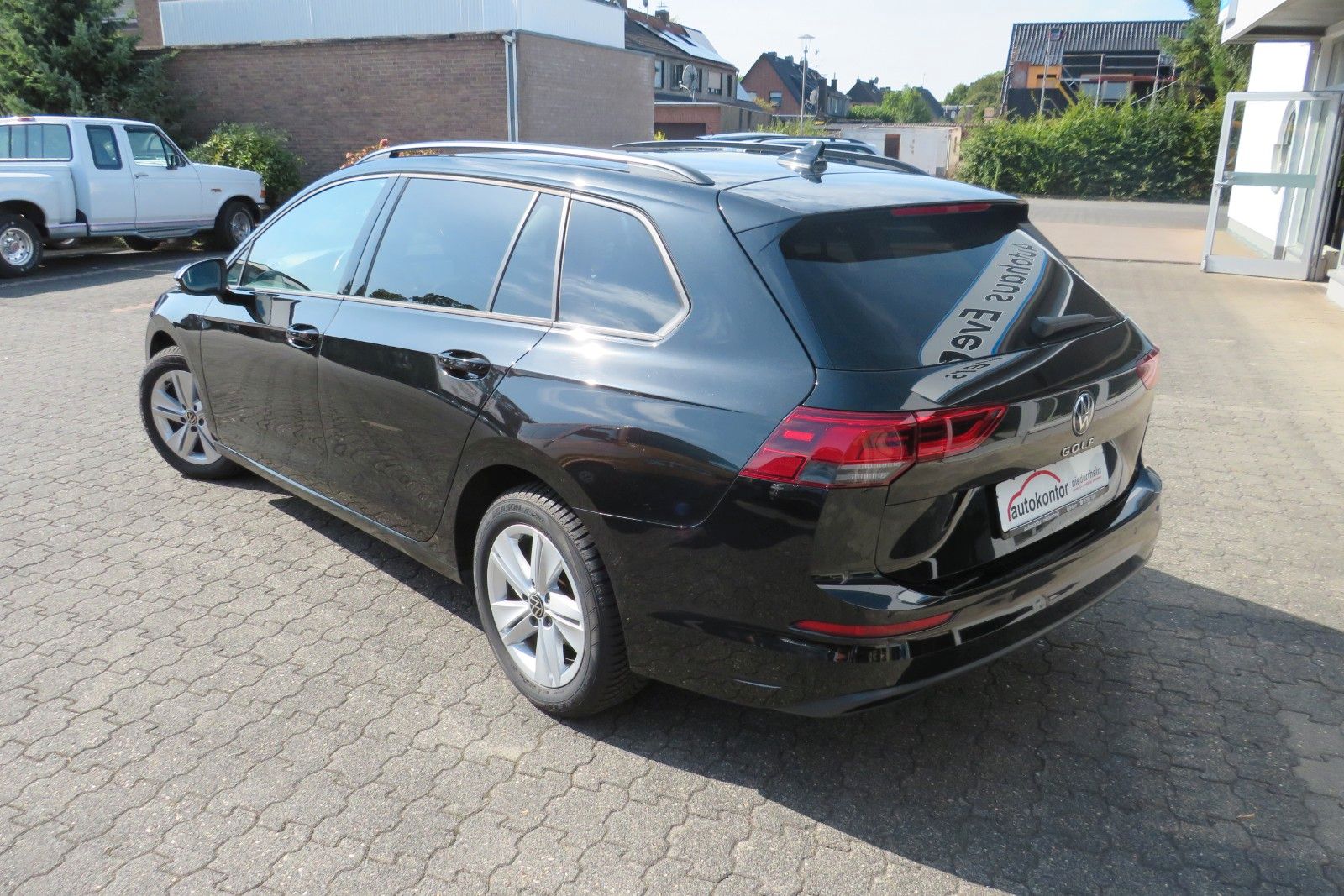 Fahrzeugabbildung Volkswagen Golf Variant LIFE DSG NAVI APP ACC SITZH. LED 1H