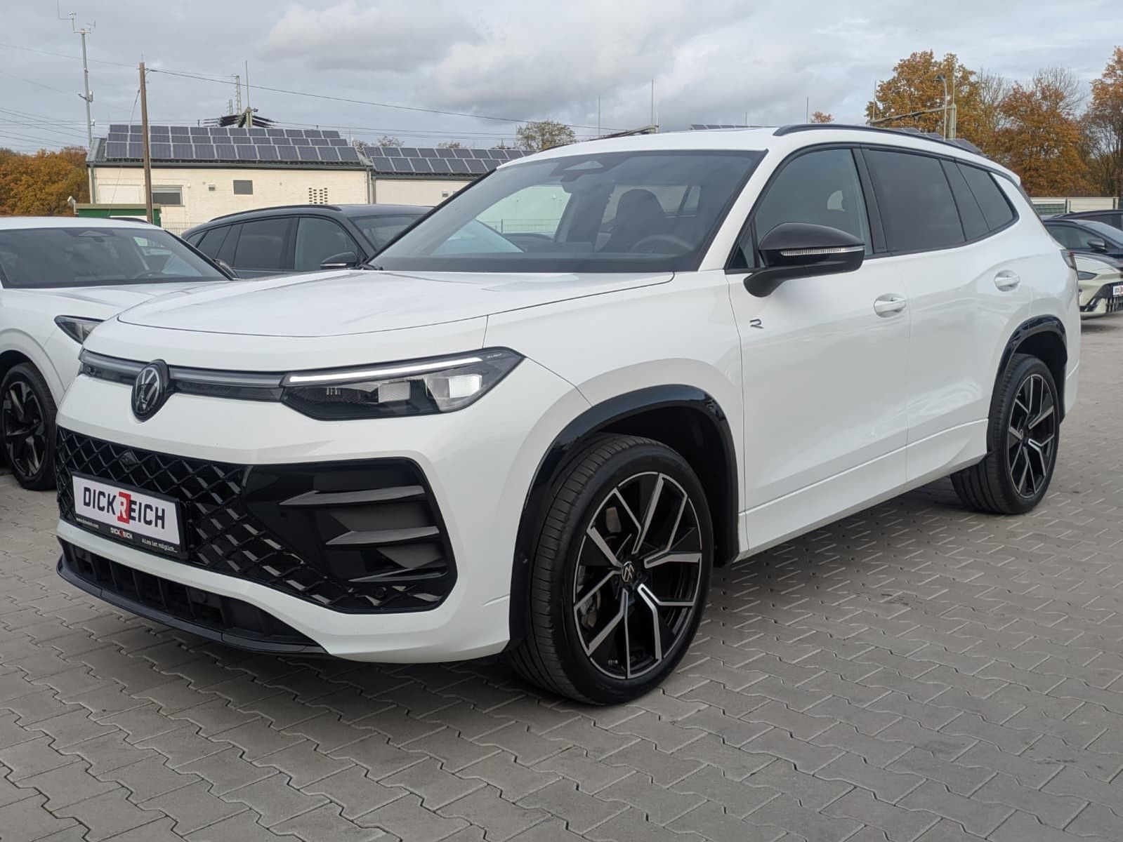 Fahrzeugabbildung Volkswagen Tayron 2.0 TDI 4M R-Line 7Si*MATRIX*AHK*PANO*HUD