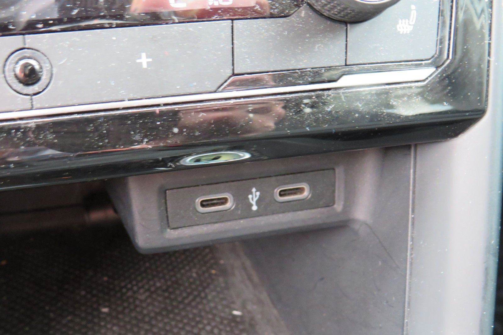 Fahrzeugabbildung Volkswagen T-Cross Life DSG PDC TELVOR SITZH. 1H.