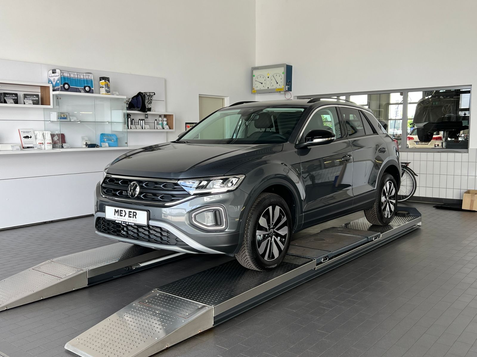 Fahrzeugabbildung Volkswagen T-Roc GOAL 1.0 TSI *Ganzjahresreifen, Rückfahrka