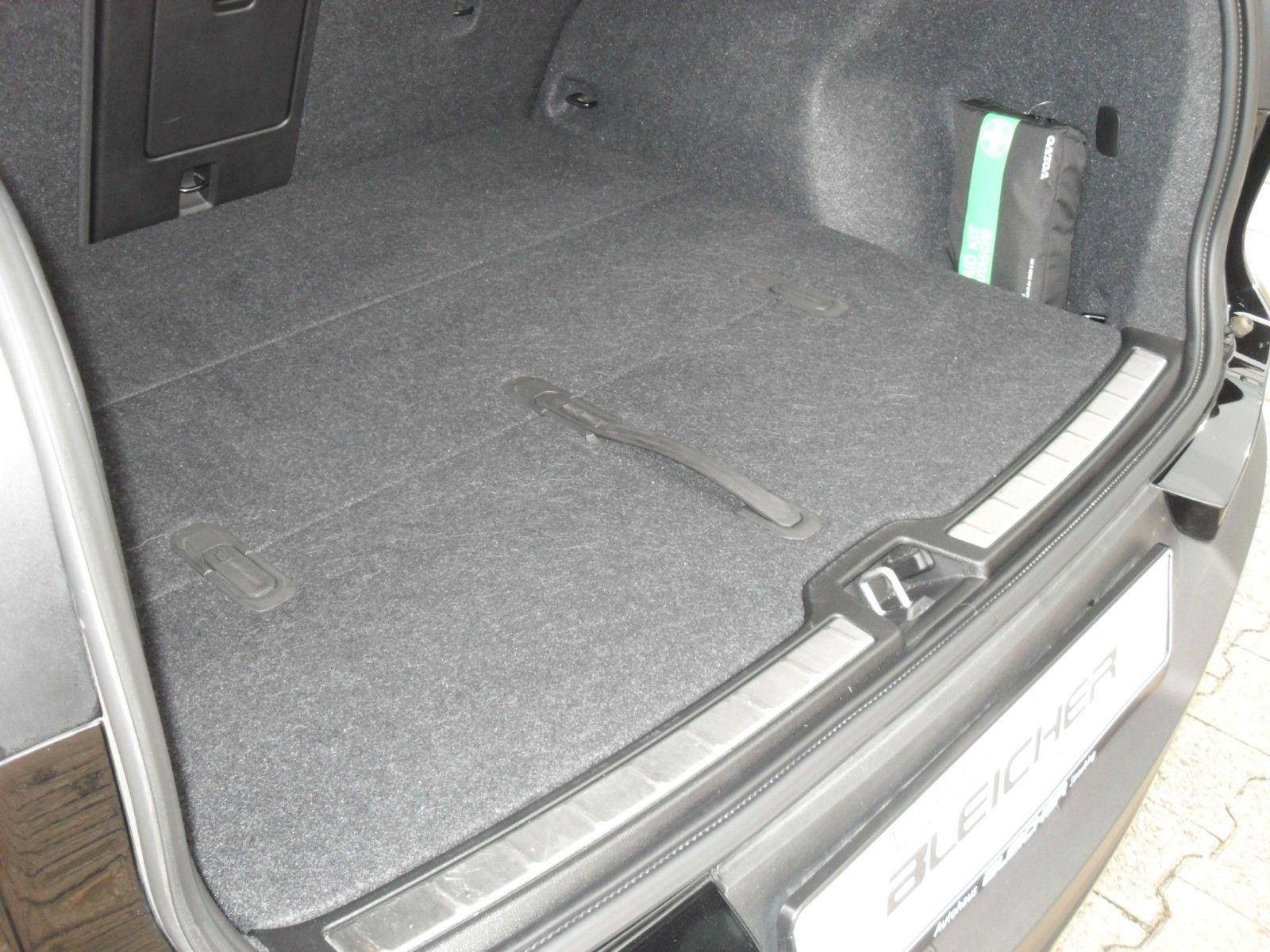 Fahrzeugabbildung Volvo C40 Ultimate Recharge Pure Electric AWD