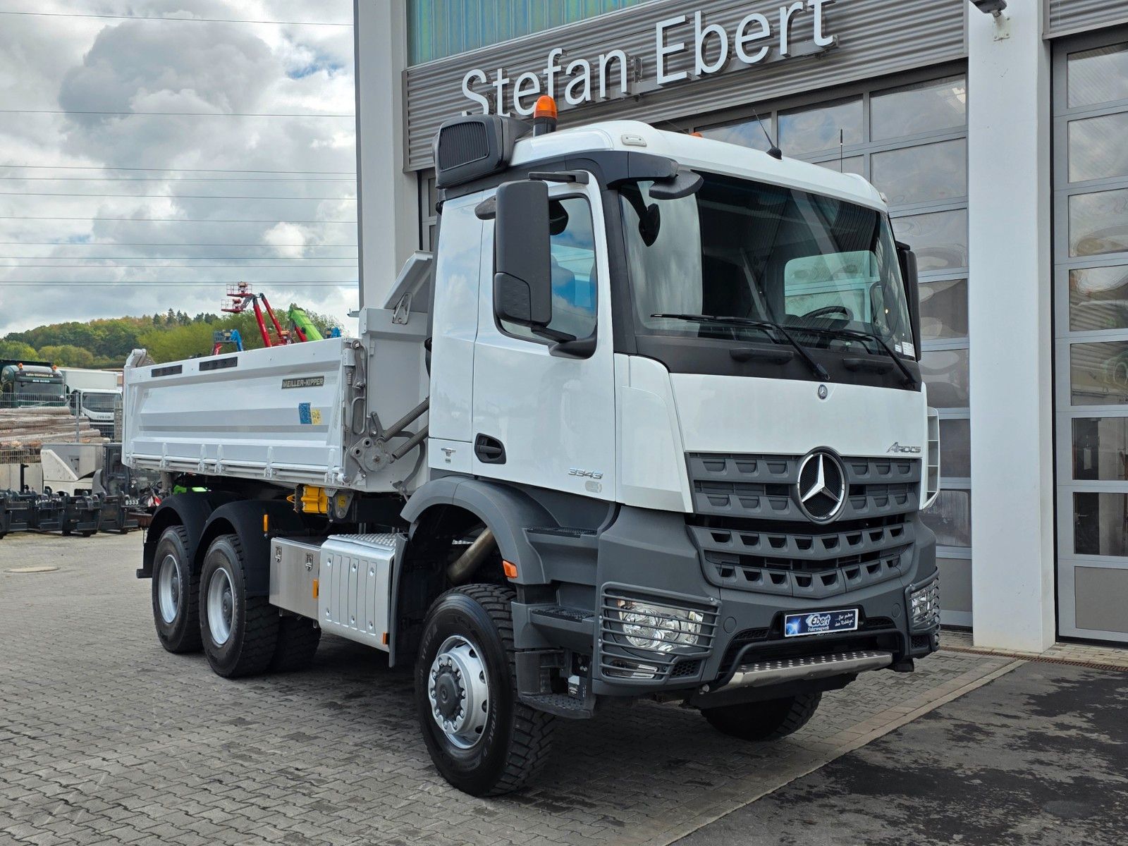 Fahrzeugabbildung Mercedes-Benz Arocs 3343 AK 6x6 Meiller