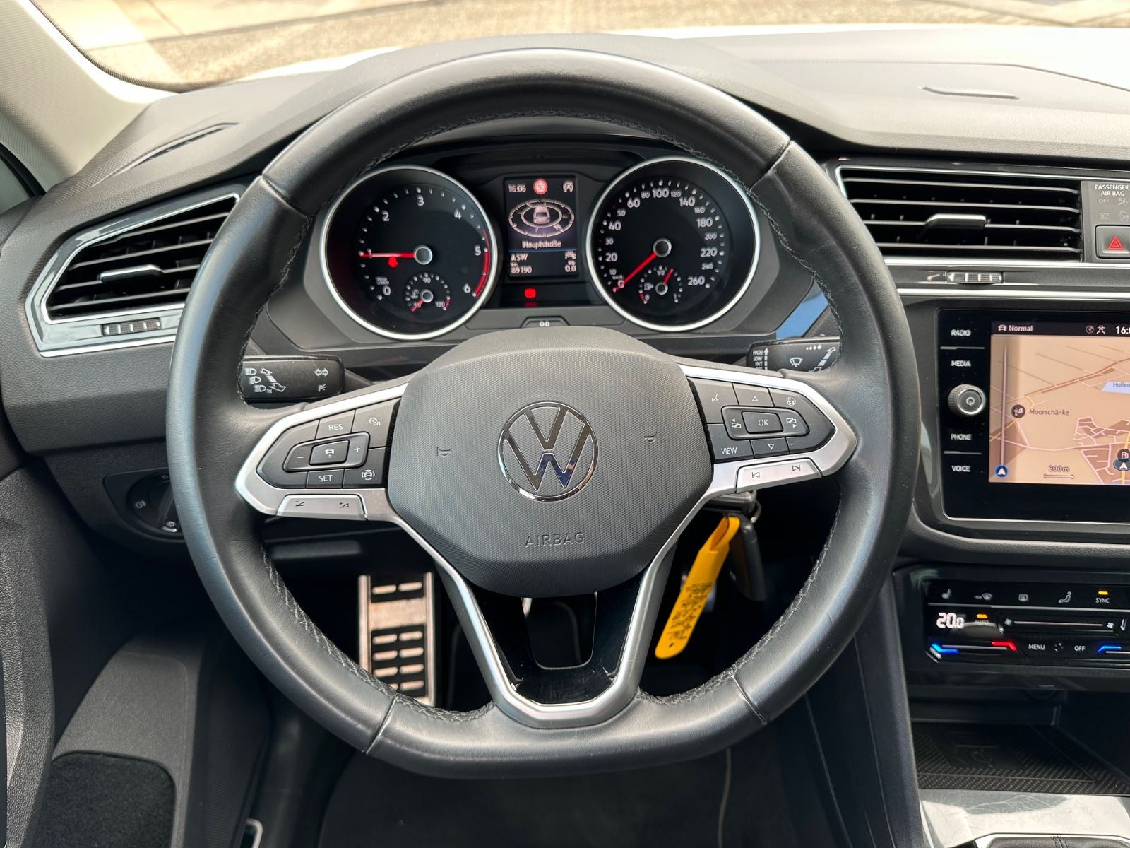 Fahrzeugabbildung Volkswagen Tiguan 2.0 TDI Active AHK/Navi/LED/SHZG/ACC