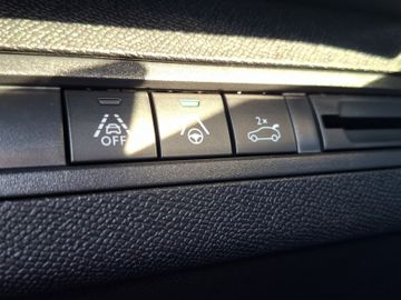 Peugeot 3008 GT 1.2 136 Kam.+KeyLess+LED+Navi+Pano+SD