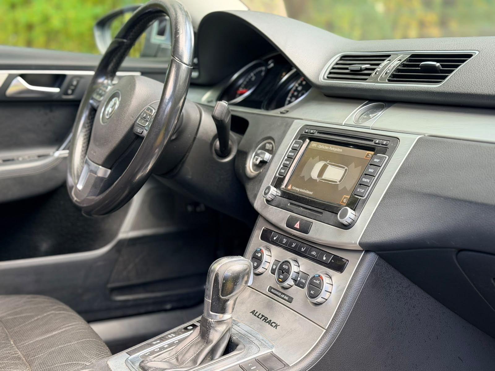 Volkswagen Passat Alltrack 2012 — photo 11