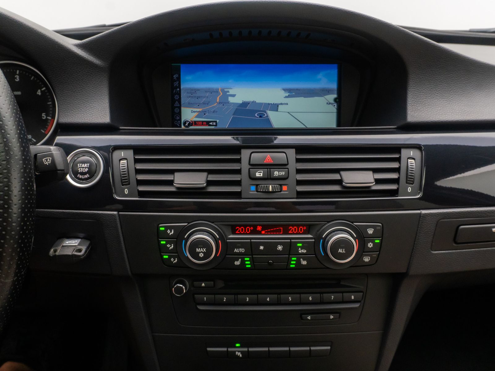 Fahrzeugabbildung BMW 325d GeschwindigReg Xenon PDC Alarm HiFi Leder