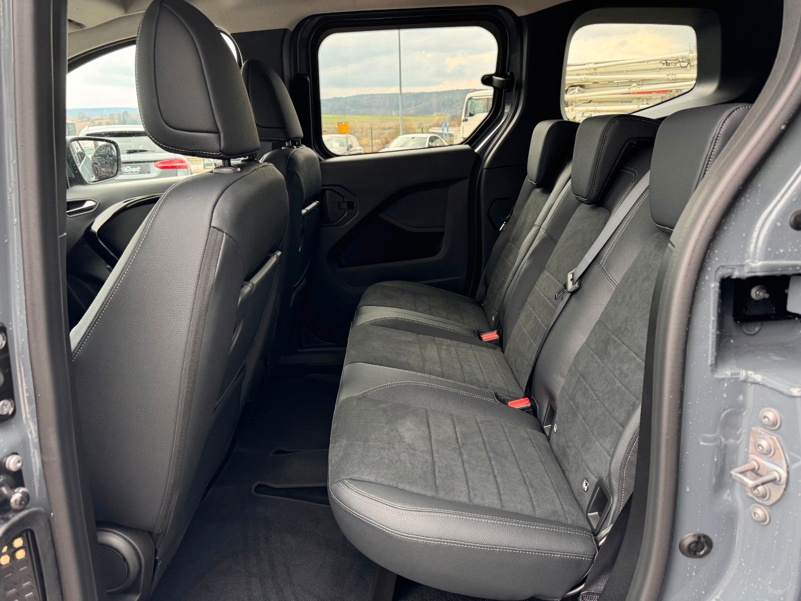 Fahrzeugabbildung Mercedes-Benz T 180 Style LED Kamera KEYLESS MBUX SHZ