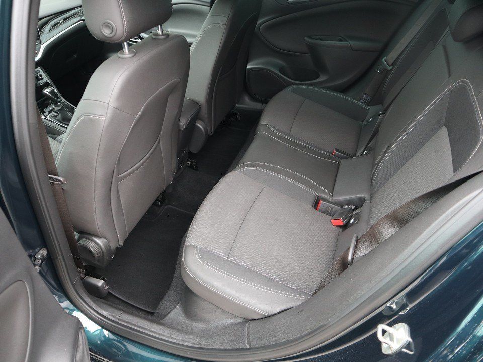 Fahrzeugabbildung Opel Astra Sports Tourer 1.4 Turbo Innovation AHK NAV