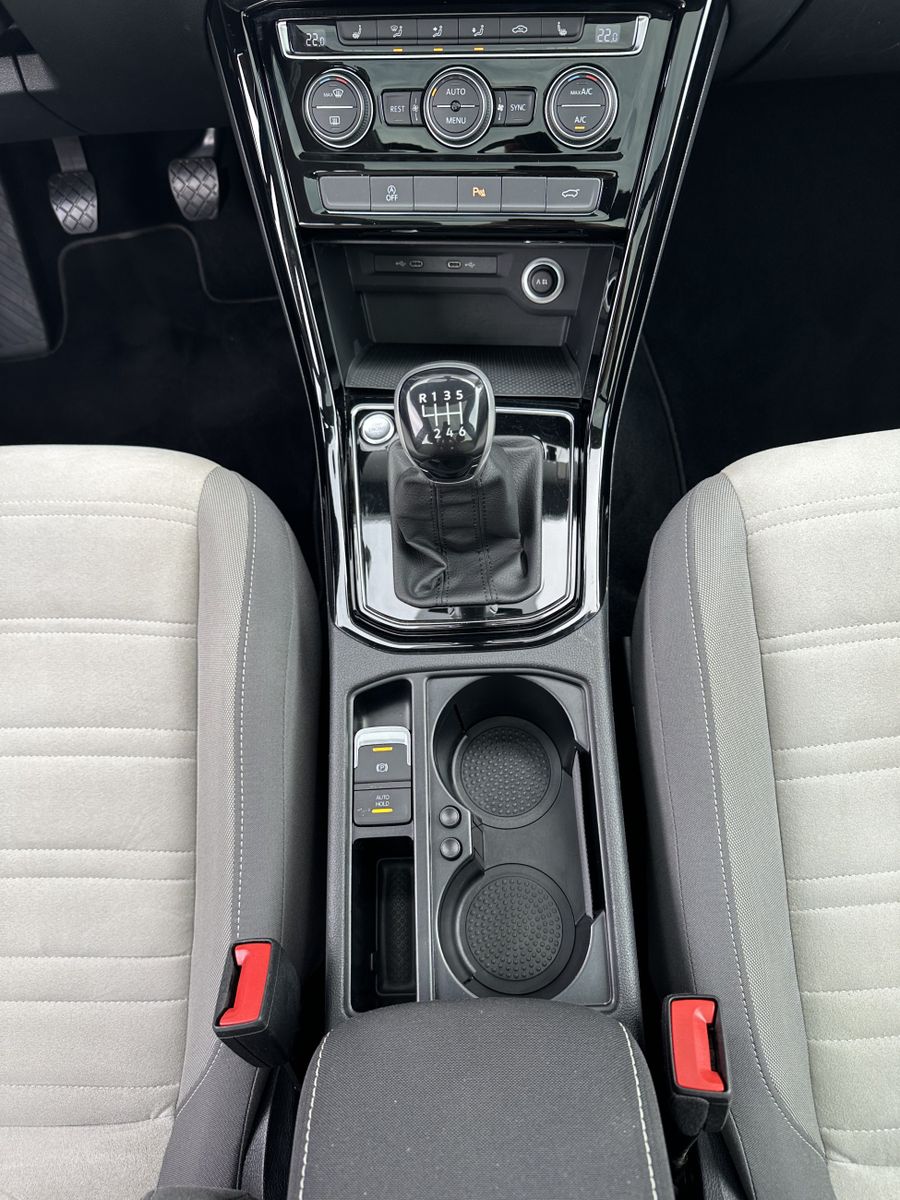 Fahrzeugabbildung Volkswagen Touran 1.5 TSI Highline NAV+LED+PANO+KAM+17ZO+PP