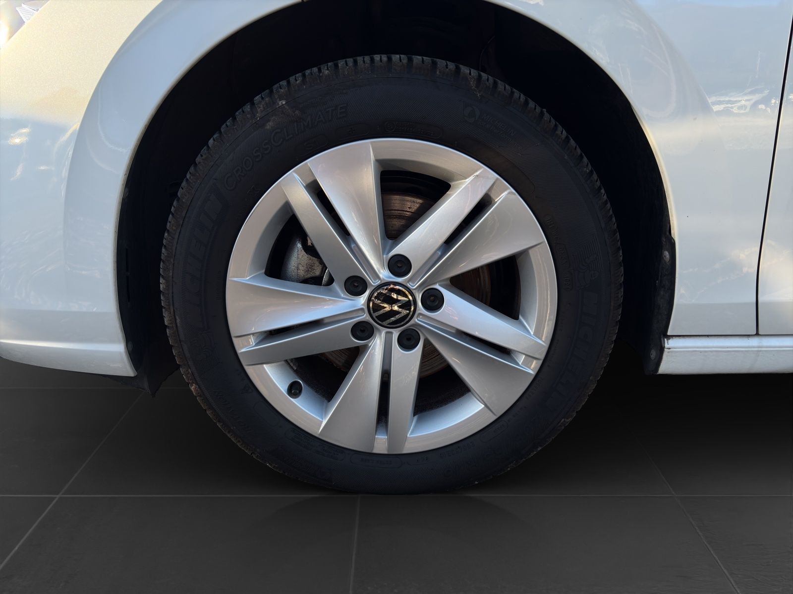 Volkswagen Golf 1.5 eTSI DSG LIFE PANO AREAVIEW ASSIST KEYL foto 8
