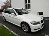 BMW 330 Xd touring Panorama Navi  XENON - BMW aus 2010: Kombi