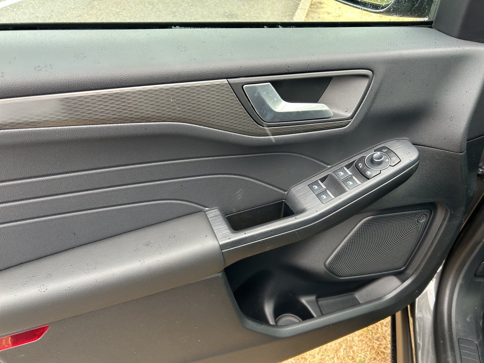 Fahrzeugabbildung Ford Kuga Titanium 4x4 FHEV Winter Pak. Fahrer Ass.