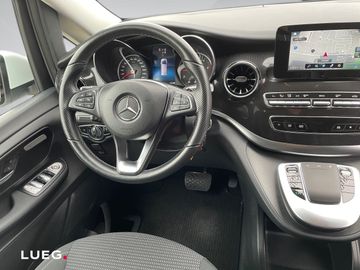 Mercedes V 220 - 10