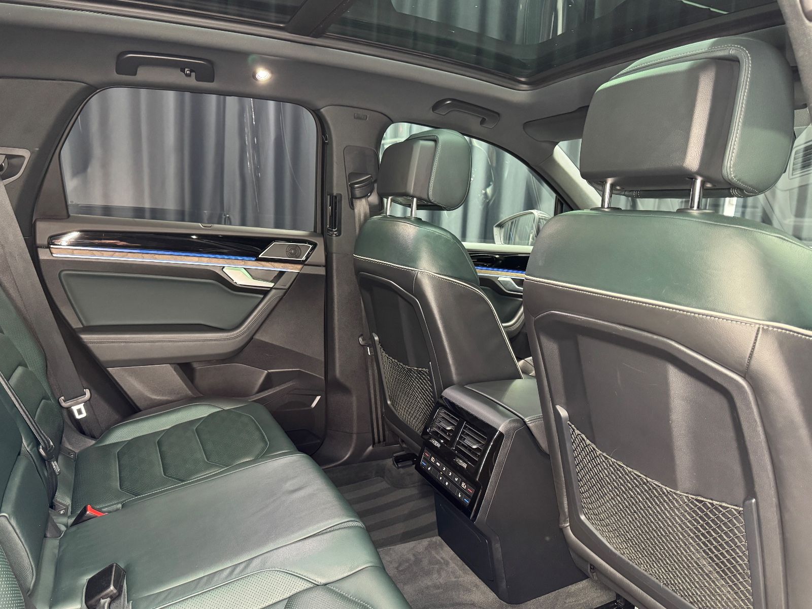 Fahrzeugabbildung Volkswagen Touareg 4.0 TDI V8 Atmosphere 4Motion|R-LINE|AHK