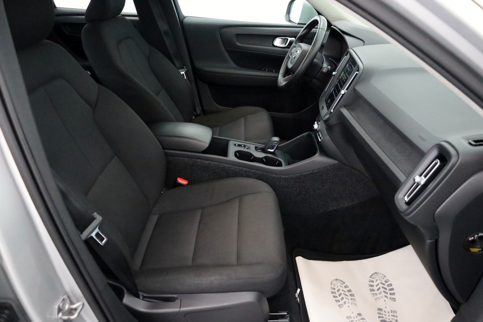 Fahrzeugabbildung Volvo XC40 2WD Navi,LED,Kamera,Apple CarPlay,PDC