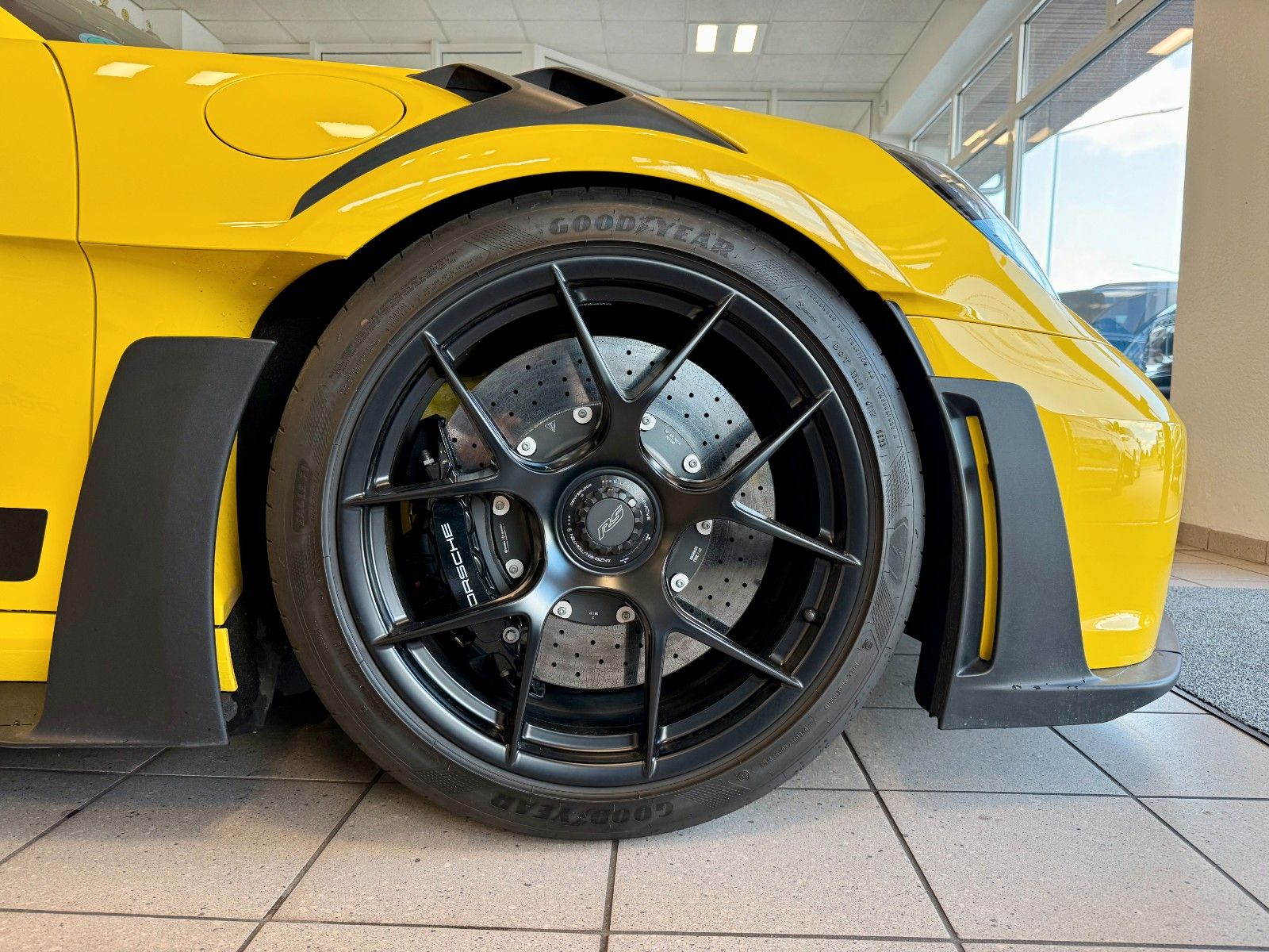 Fahrzeugabbildung Porsche 911 992 GT3 RS Weissach/PCCB/Clubsport/LIFT