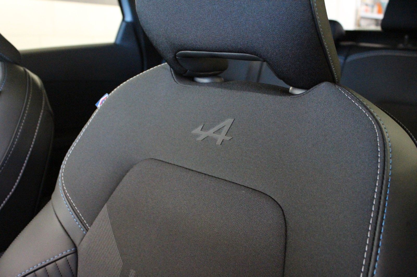 Fahrzeugabbildung Renault Symbioz Mild Hybrid 140 EDC Esprit Alpine