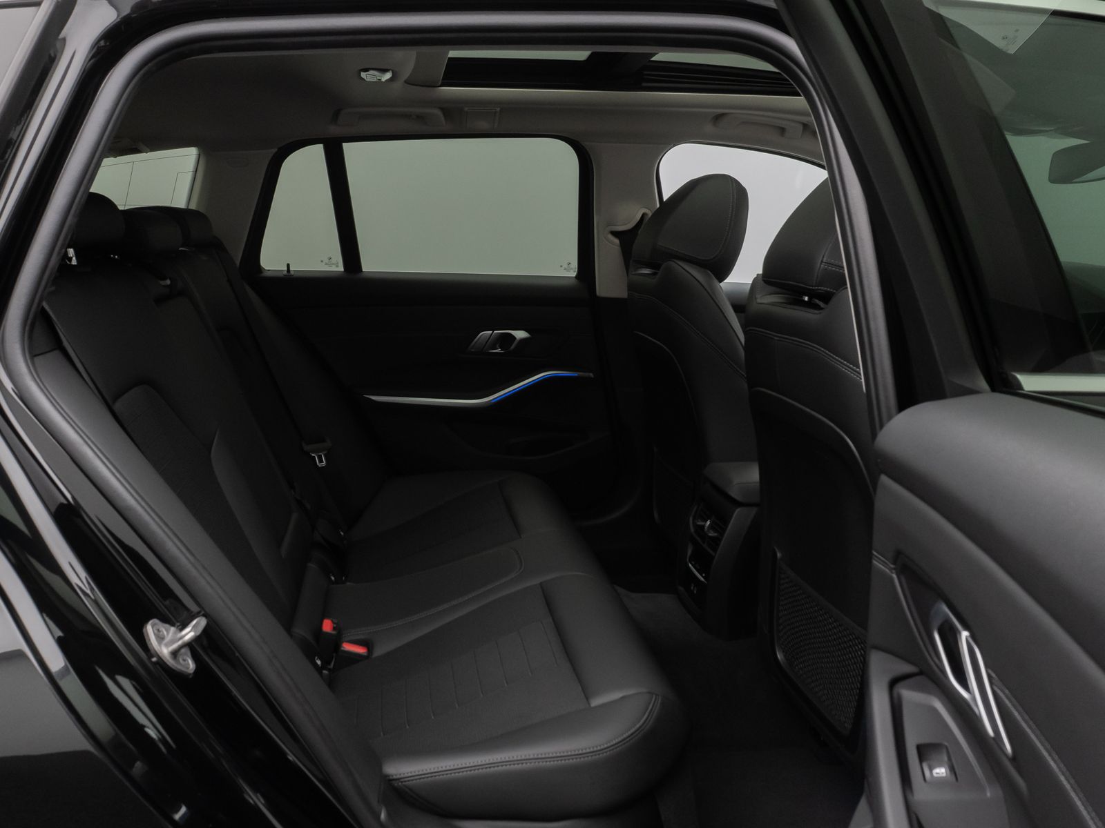 Fahrzeugabbildung BMW 320d SportLine Panorama DAB HiFi Stop&Go Komfort