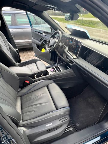 Tiguan 2.0 TDI 4Motion R-Line LEDER STHZ AHK