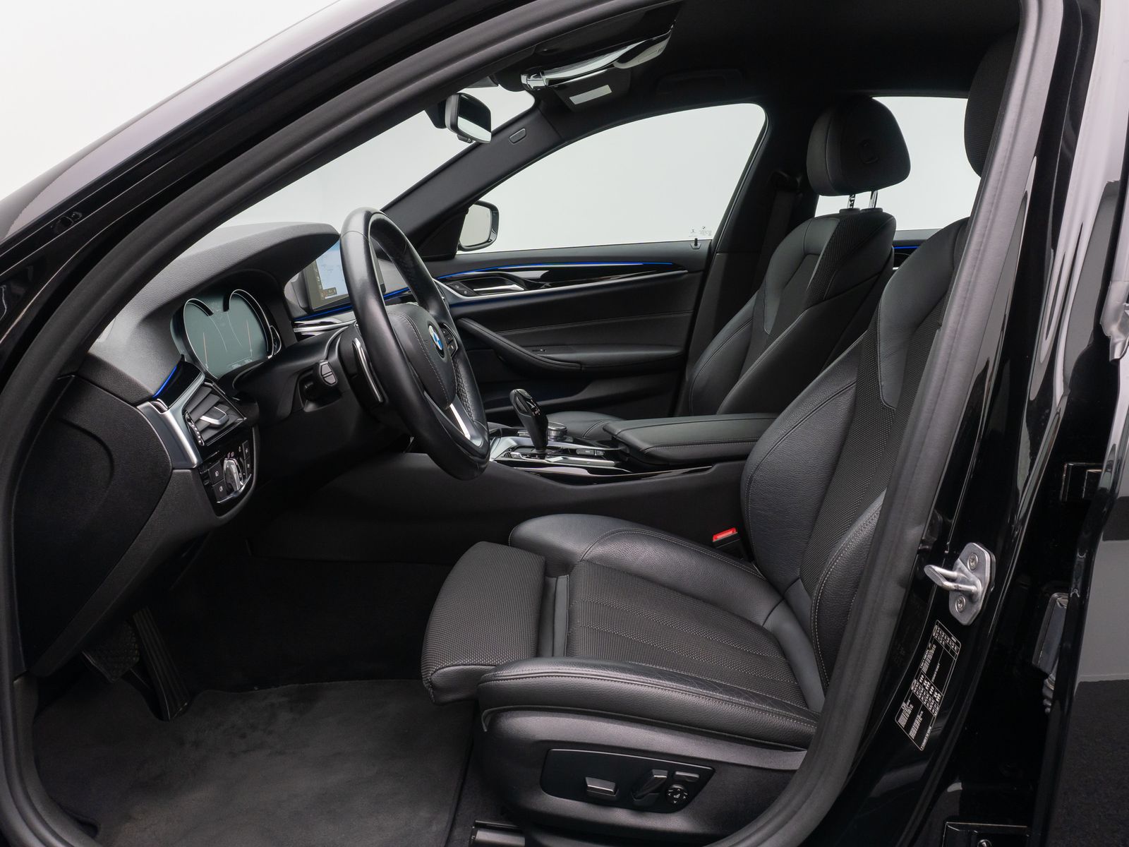 Fahrzeugabbildung BMW 530d Sport Line ACC Kamera HUD HiFi DisplayKey