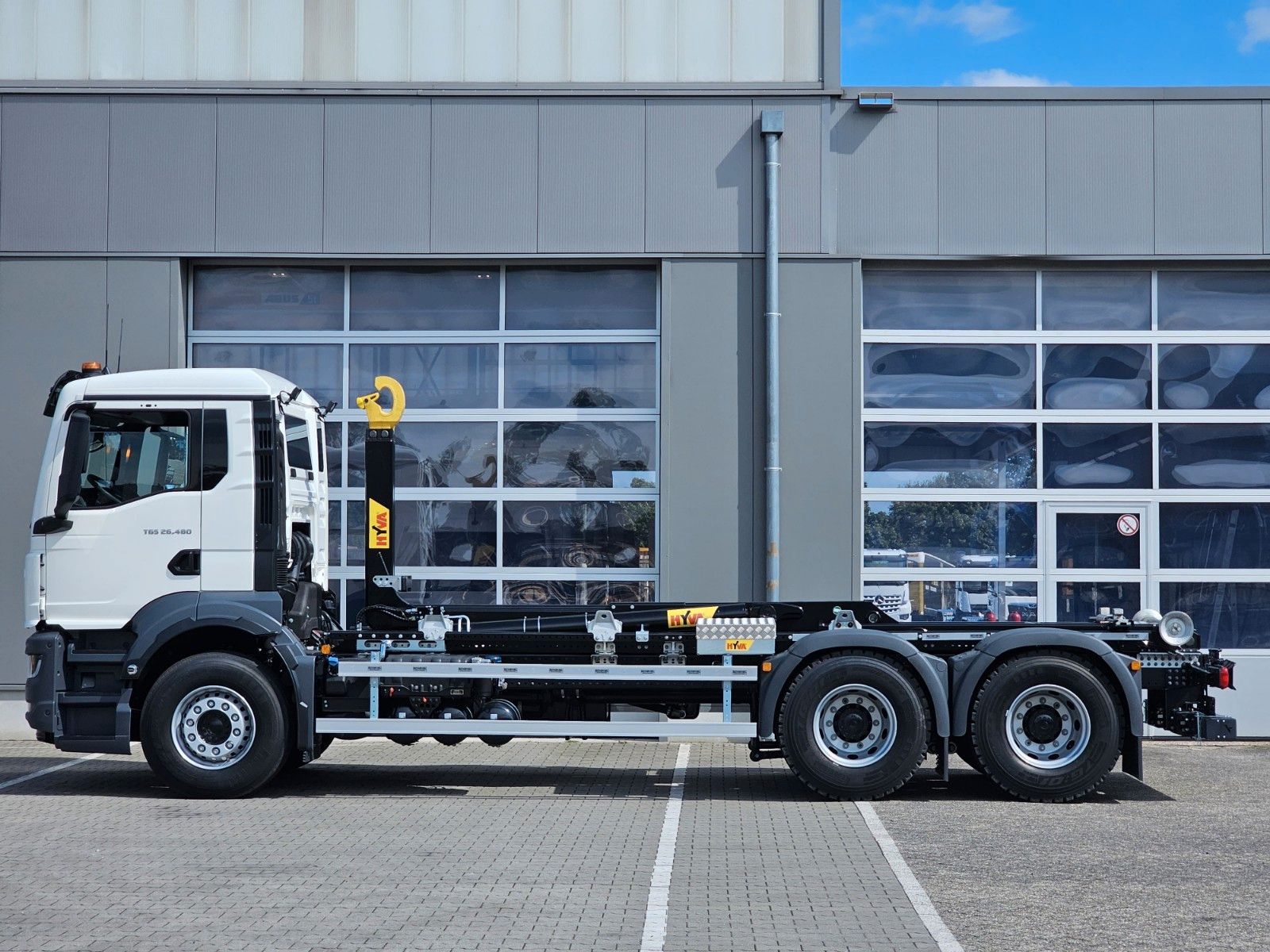 Fahrzeugabbildung MAN TGS 26.480 Abrollkipper HYVA 20-60-S / 7m Cont.