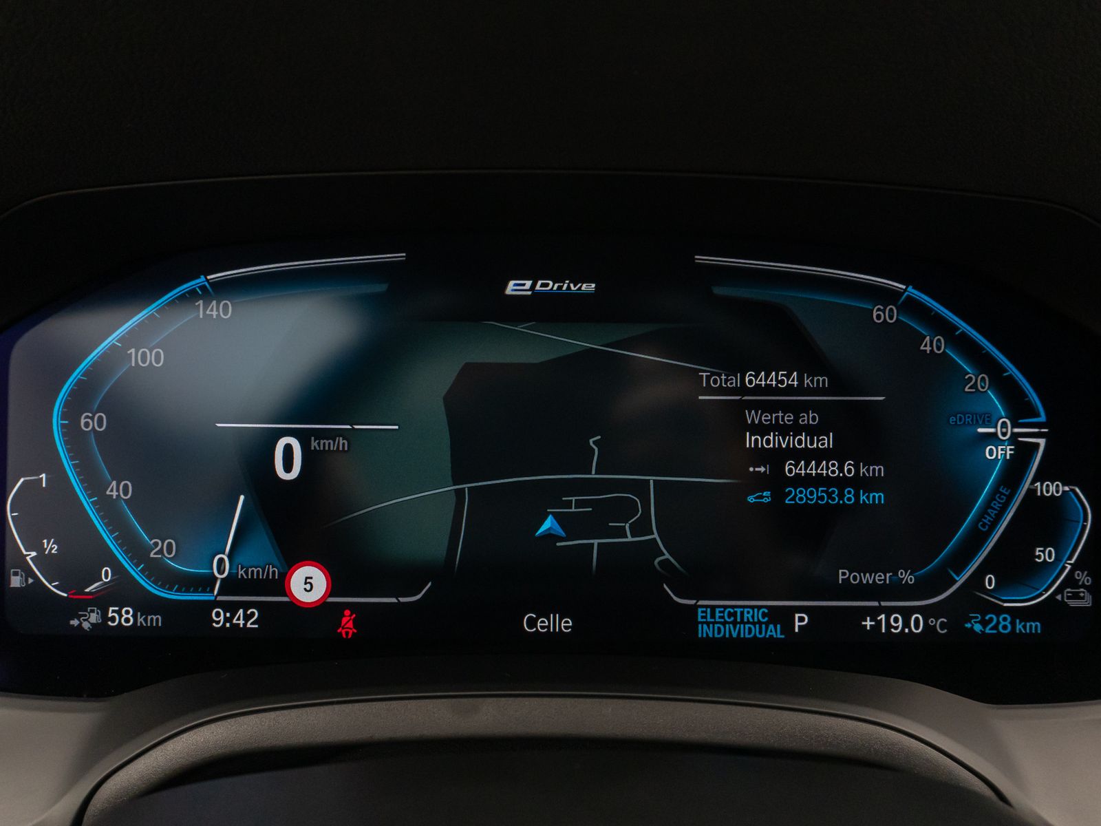 Fahrzeugabbildung BMW 330e  M Sport Kamera DAB HiFi DrivAssist 19Zoll