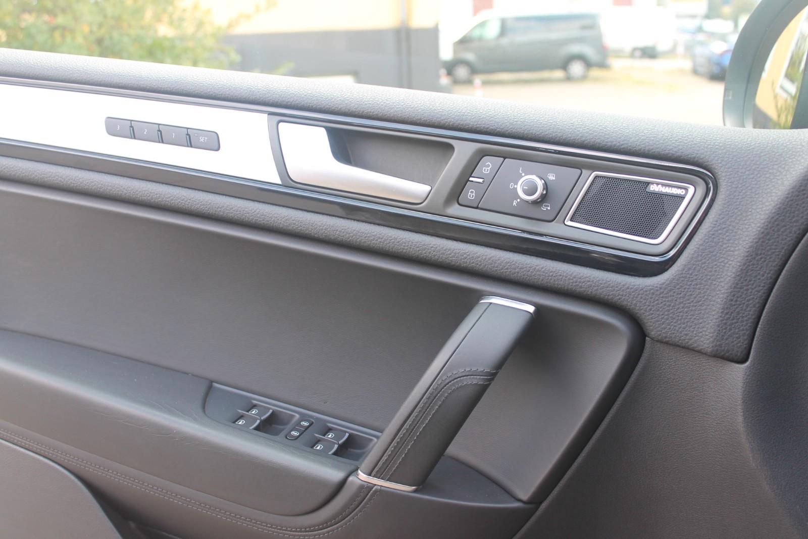 Volkswagen Touareg 3.0 V6 TDI Tiptronic*AHK*Standhzg*n22"LM