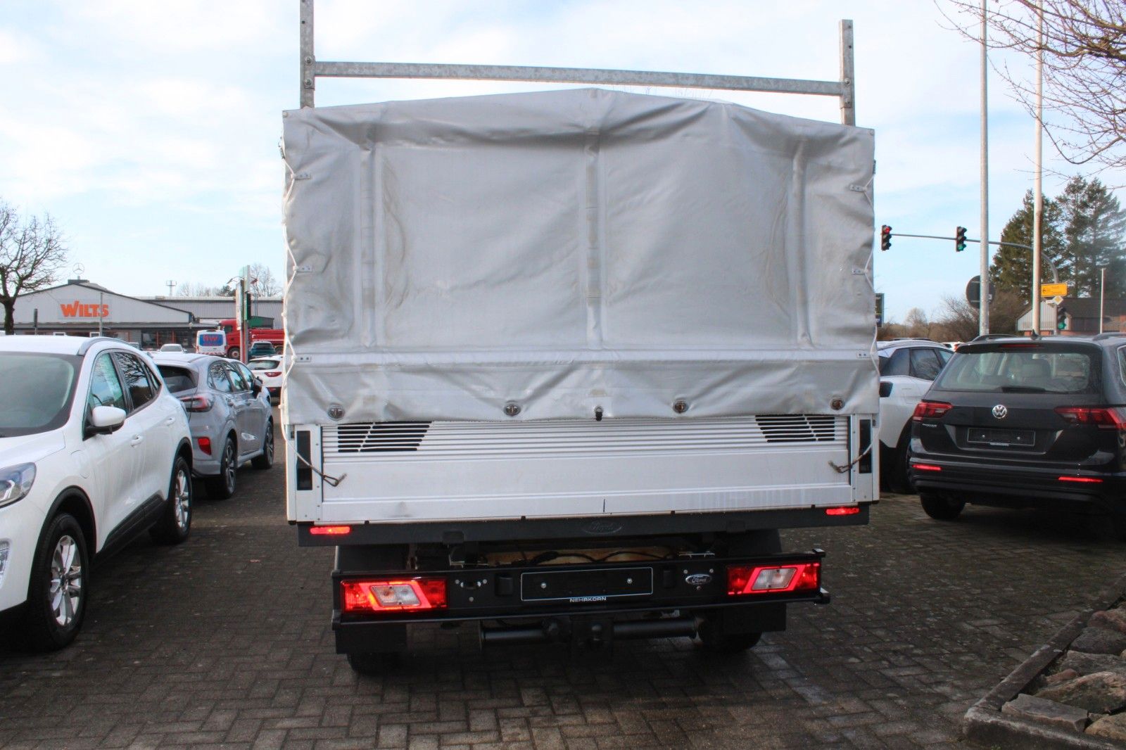 Fahrzeugabbildung Ford Transit Trend L3 DoKa Pritsche Plane & Spriegel
