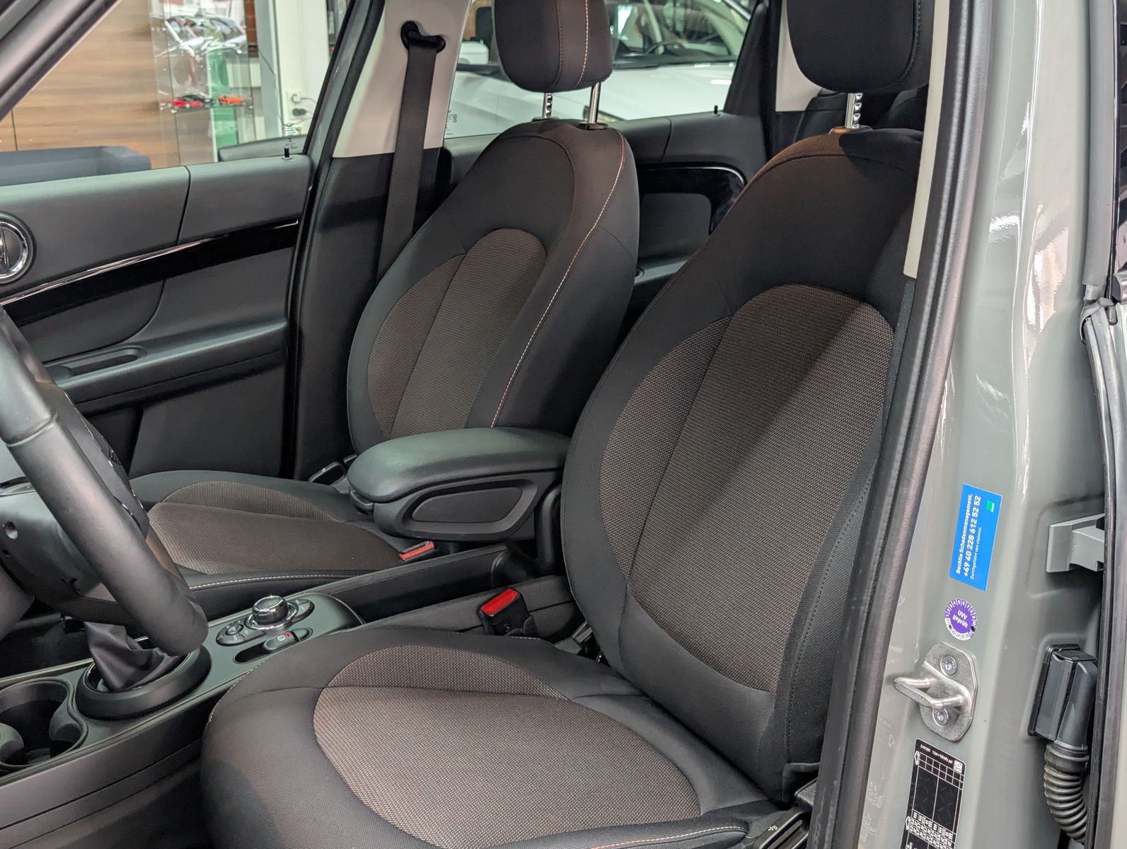 Fahrzeugabbildung MINI Countryman SE (Cooper) Essential Trim All4 94%So