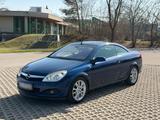 Opel Astra H TwinTop - Opel Astra mit Benzin-Antrieb: Cabrio, Automatik
