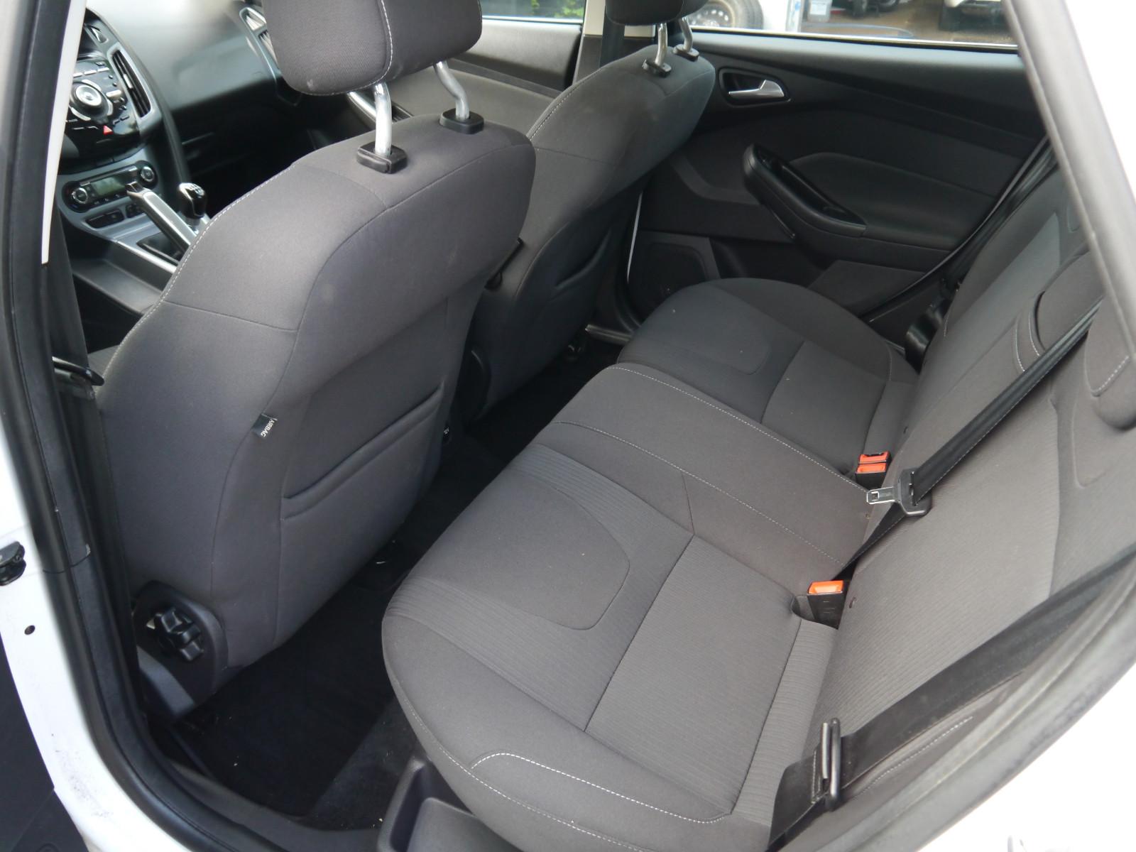 Ford Focus 2011 — photo 12