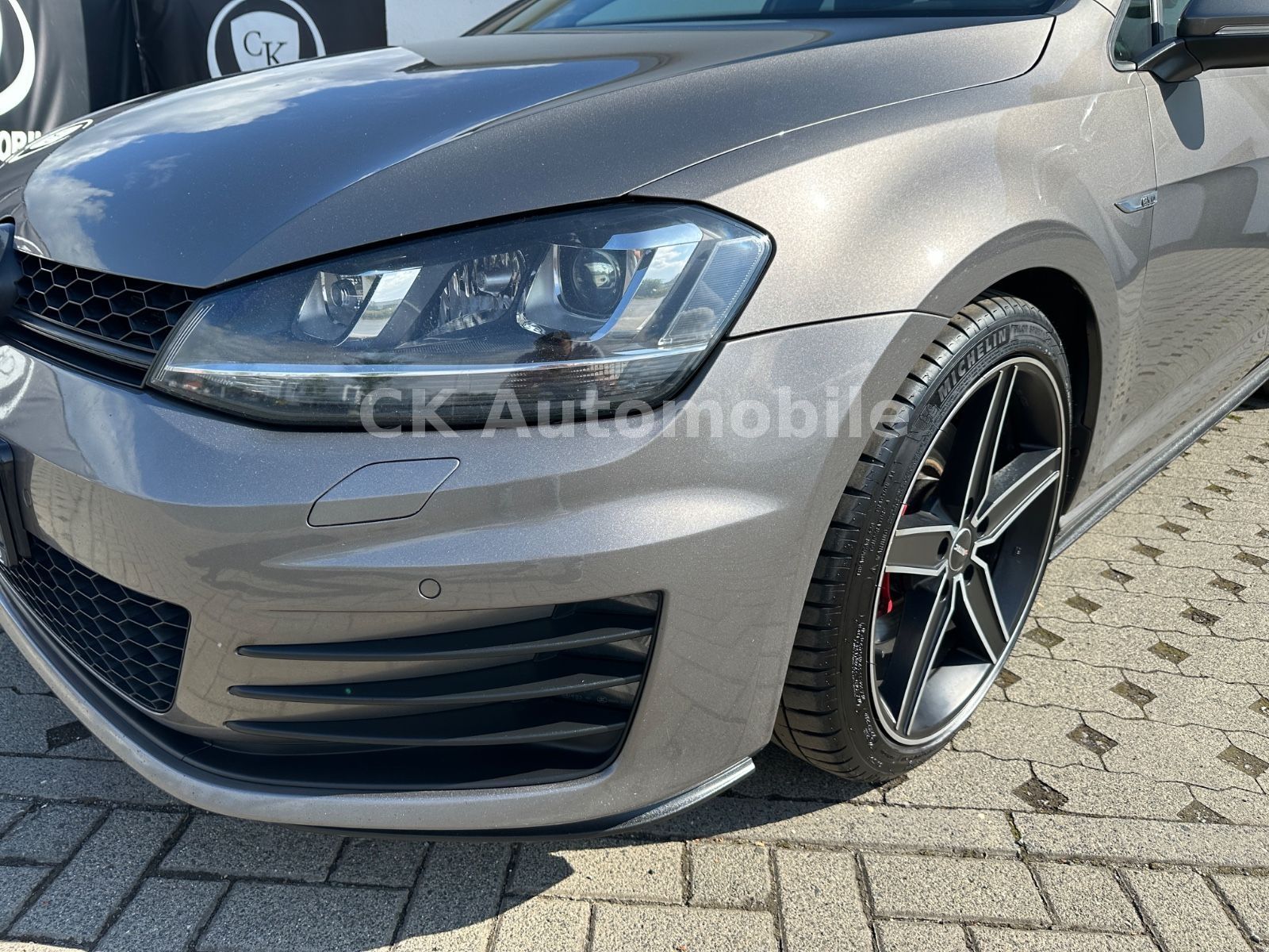 Fahrzeugabbildung Volkswagen Golf VII Lim. GTD BMT/DSG/Navi/Bi-Xenon/PDC