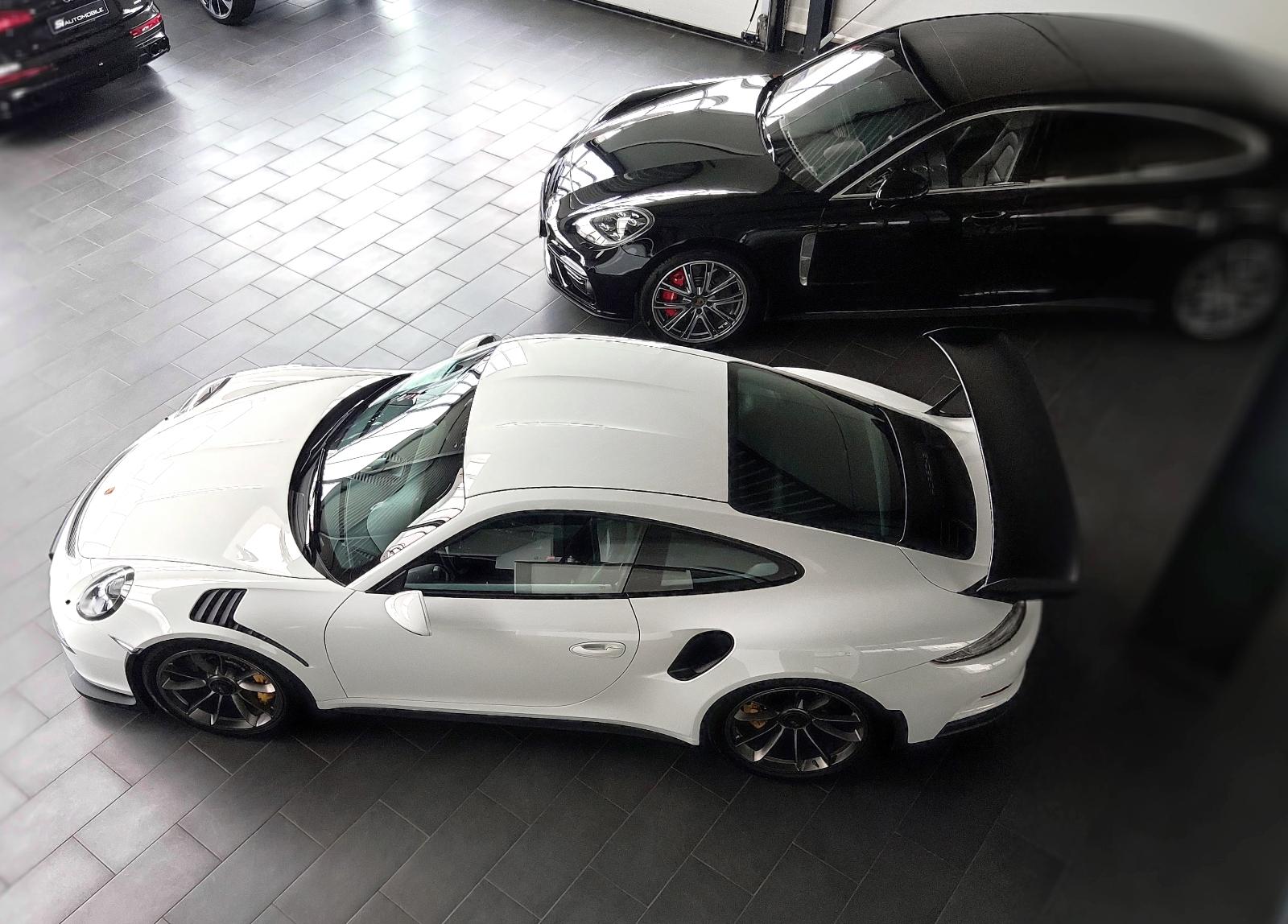 showroom-image-top
