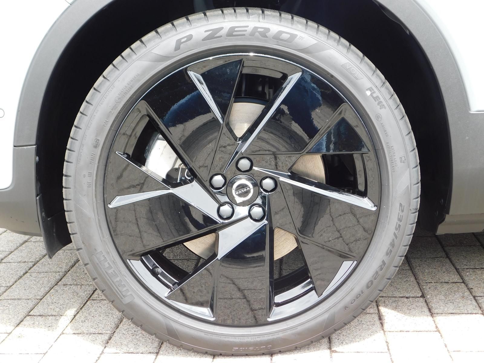 Fahrzeugabbildung Volvo EX40 Single Motor ext. Range Plus Black Edition