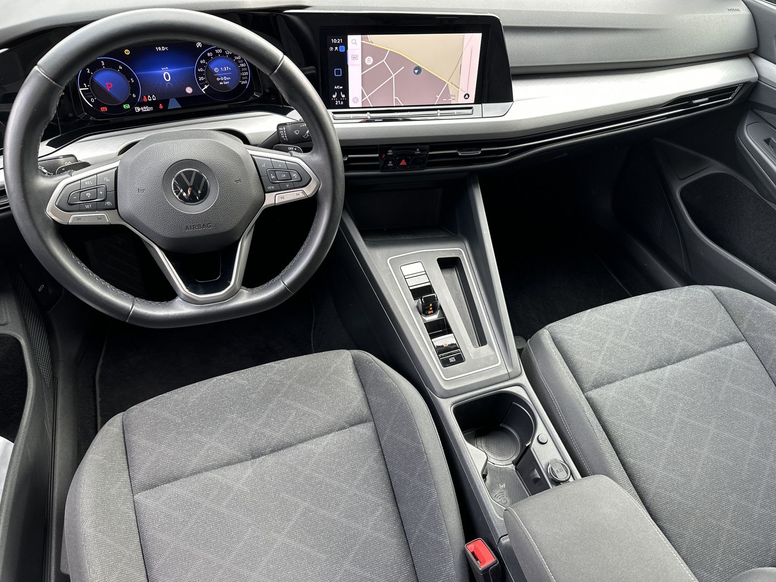 Fahrzeugabbildung Volkswagen Golf 2.0 TDI DSG Life NAV+LED+ACC+CARPLAY+1HD+VC