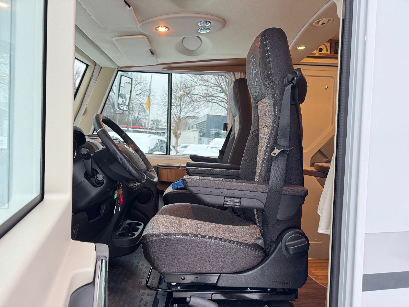 Fahrzeugabbildung Knaus VAN 650 I MEG AUTOMATIK LÄNGSBETT HUBBETT 1.HAND