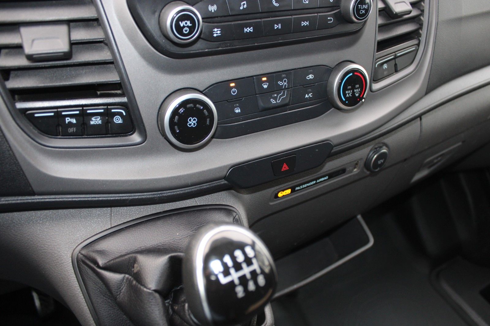 Fahrzeugabbildung Ford Transit 350 L3 H2 Kasten hoch lang KLIMA RFK AHK