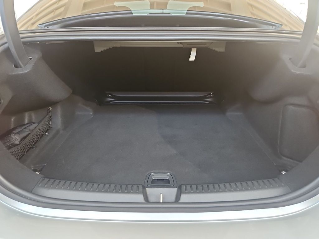 Fahrzeugabbildung Mercedes-Benz E 200 4M AMG Distronic+ Totwi. LED KeyLess Sport