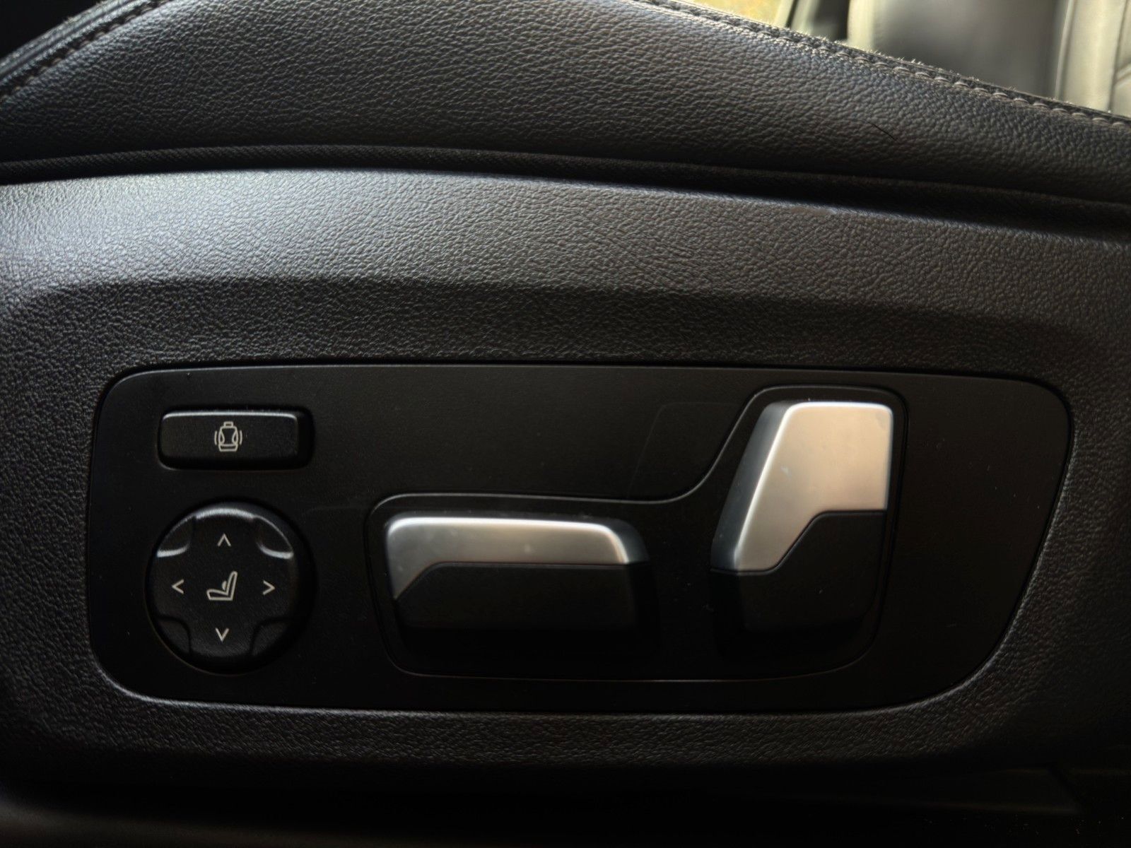 Fahrzeugabbildung BMW X3 M40i Pano/HUD/Bhz.Sport.Lenkrad/Elektr.Sitze