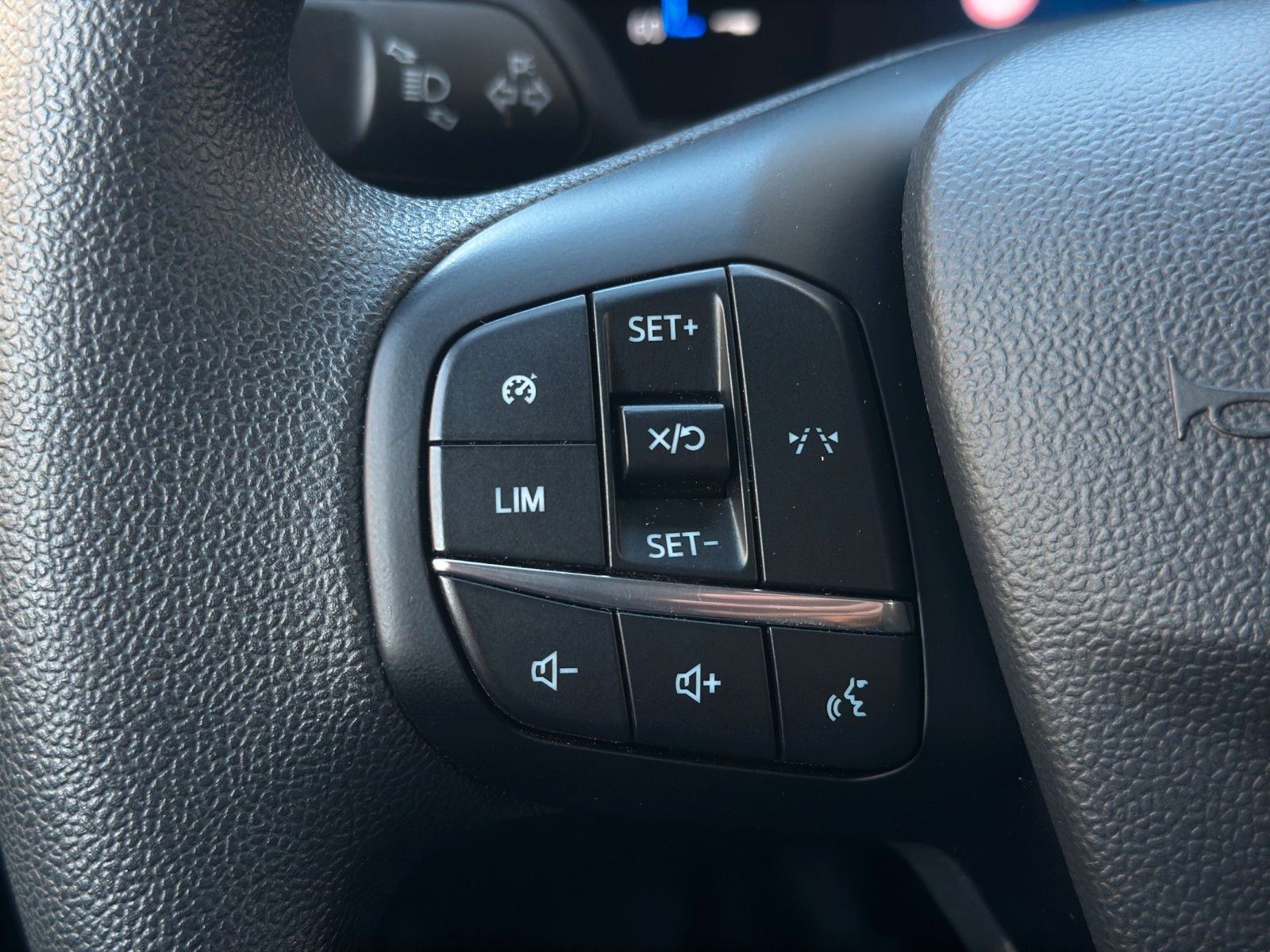 Fahrzeugabbildung Ford Transit Courier Allwetter/Tempomat/MwSt