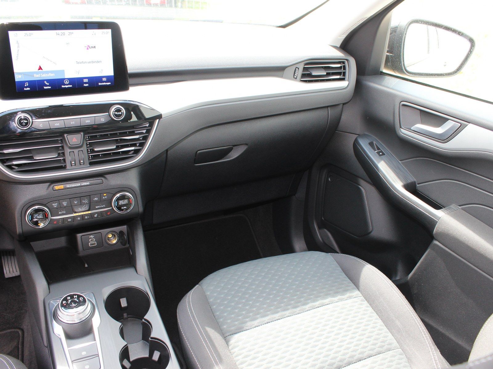 Fahrzeugabbildung Ford Kuga Plug-In Hybrid Cool & Connect