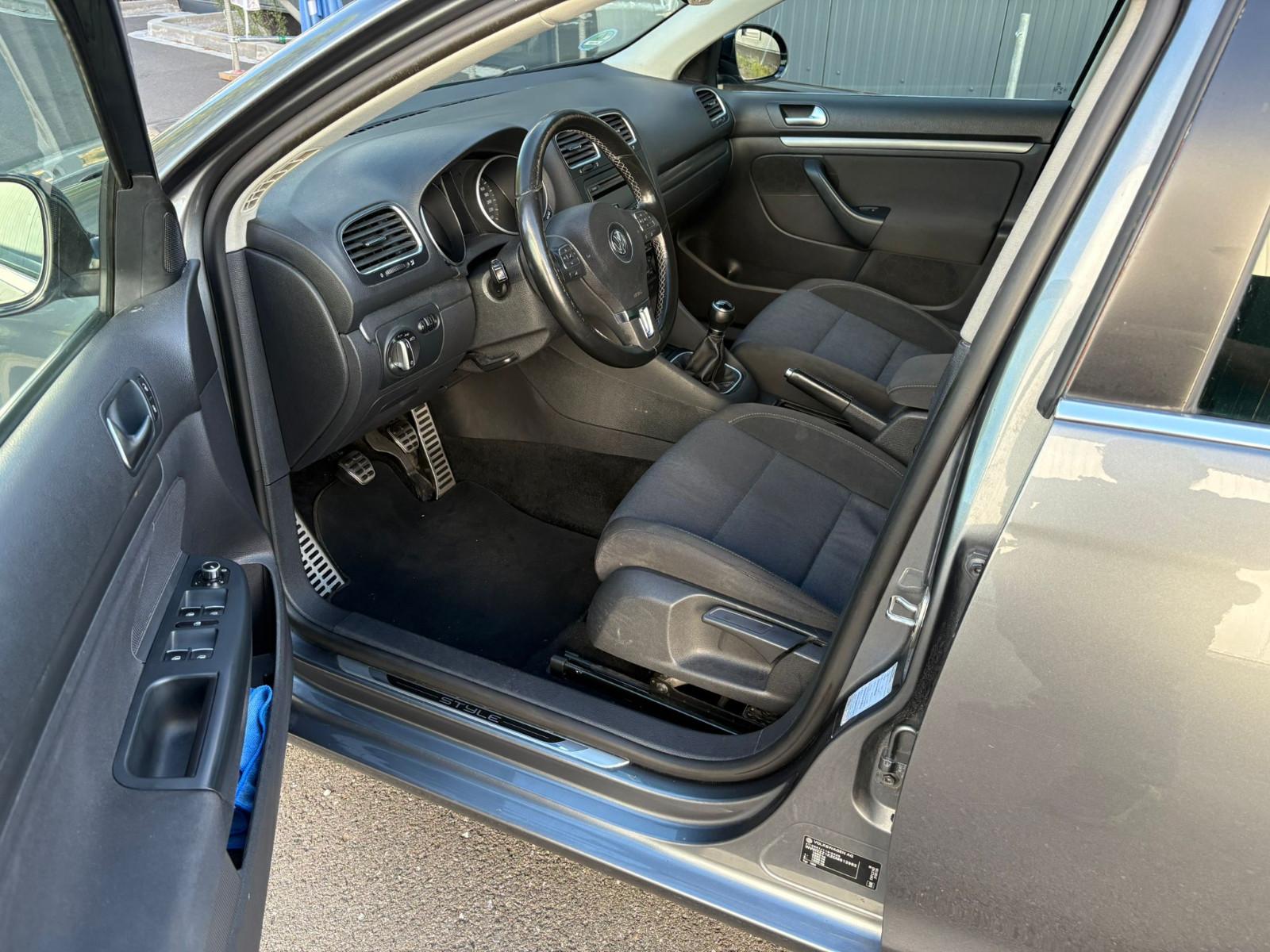 Volkswagen Golf 2011 — двигун 1.598 cm³, 105 HP (77kW)