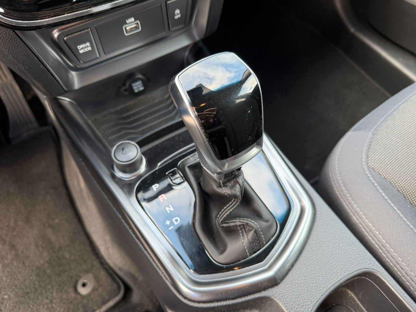 Fahrzeugabbildung Ssangyong Tivoli 1.5 T- Fizz 4WD NAVI+KAMERA+LENKRADHZG.+