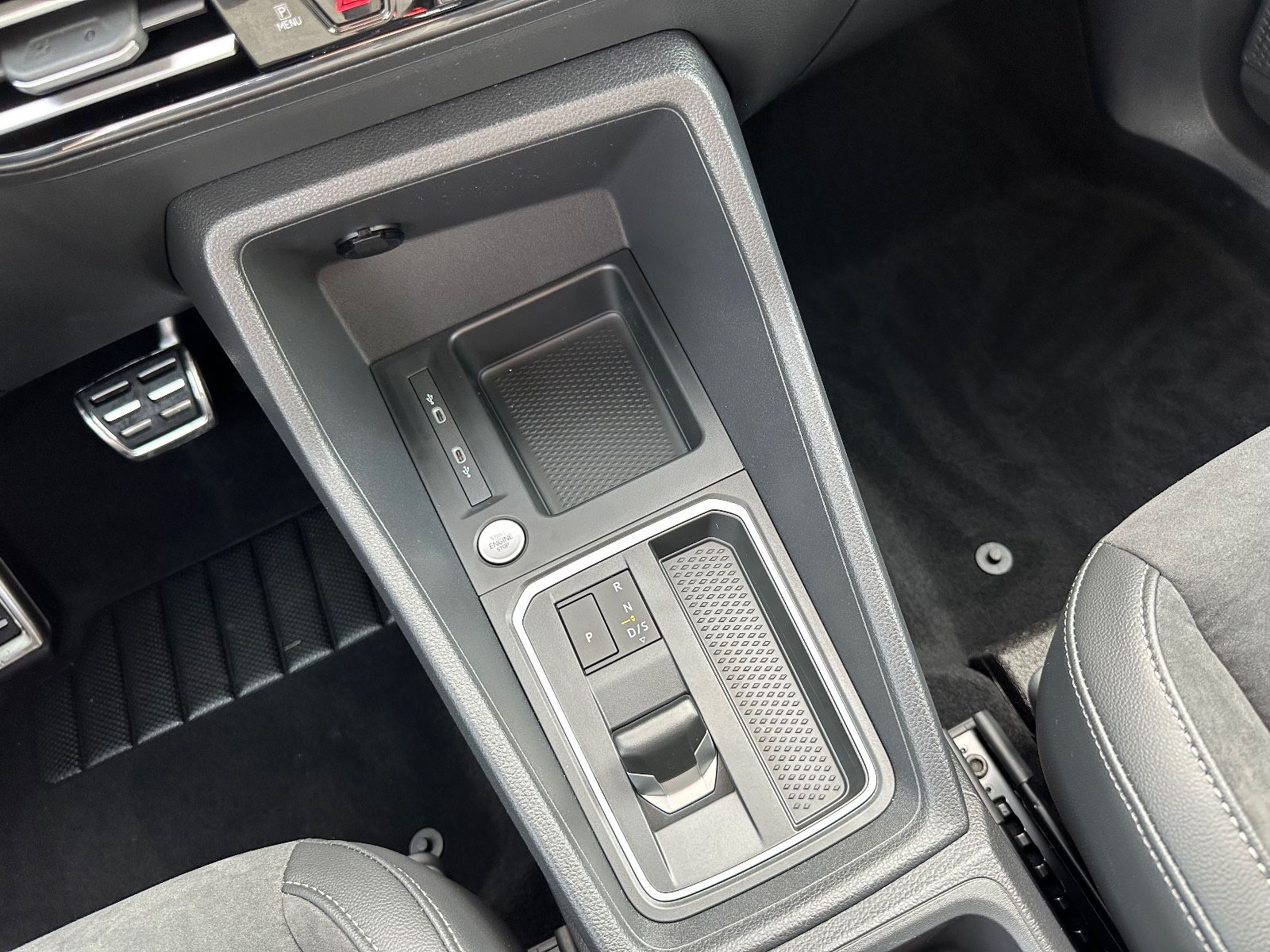 Fahrzeugabbildung Volkswagen Caddy Maxi 1.5 TSI Style DSG Navi/AHK/ACC/LED